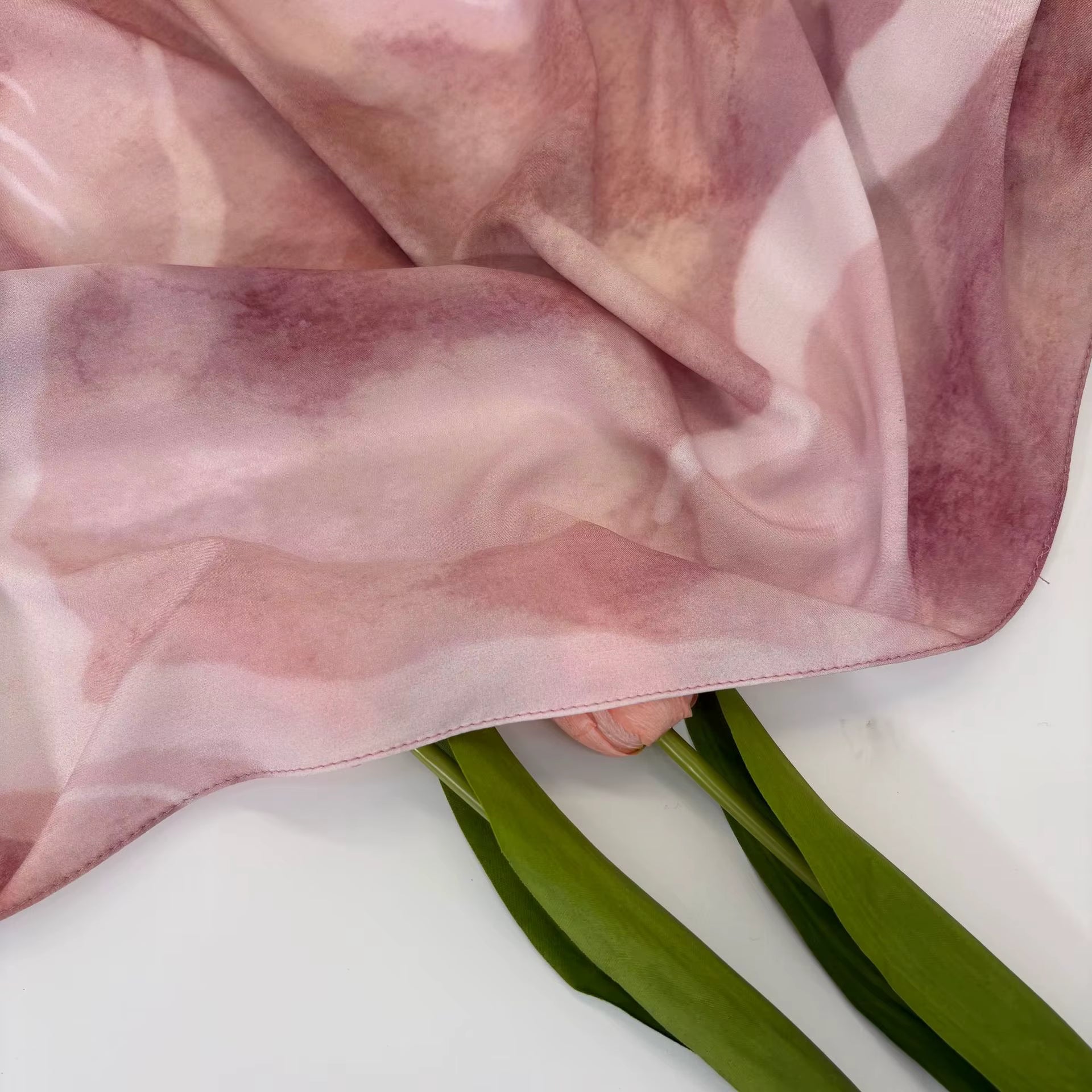 Aquarel print hijab Roze - Productfoto 2 | byOumich