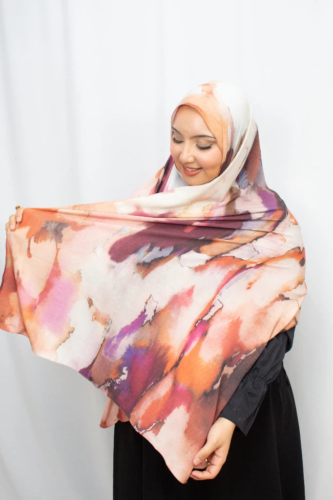 Aquarel print hijab Rood - Zijaanzicht | byOumich