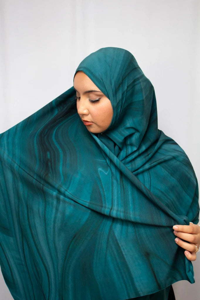 Aquarel print hijab Cyaan - Model | byOumich