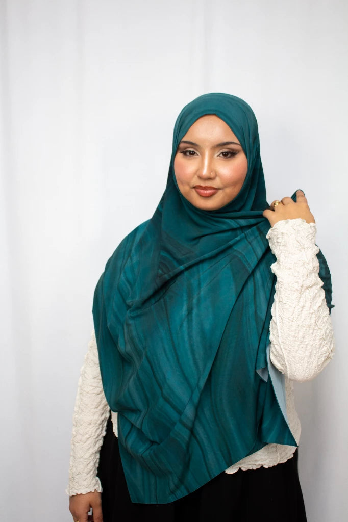 Aquarel print hijab Cyaan - Zijaanzicht | byOumich