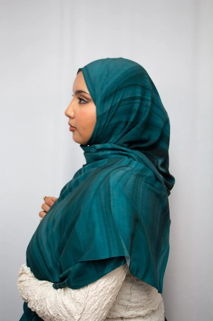 Aquarel print hijab Cyaan - Detail stof | byOumich